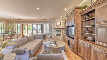 House (5 Bedrooms) | Interior