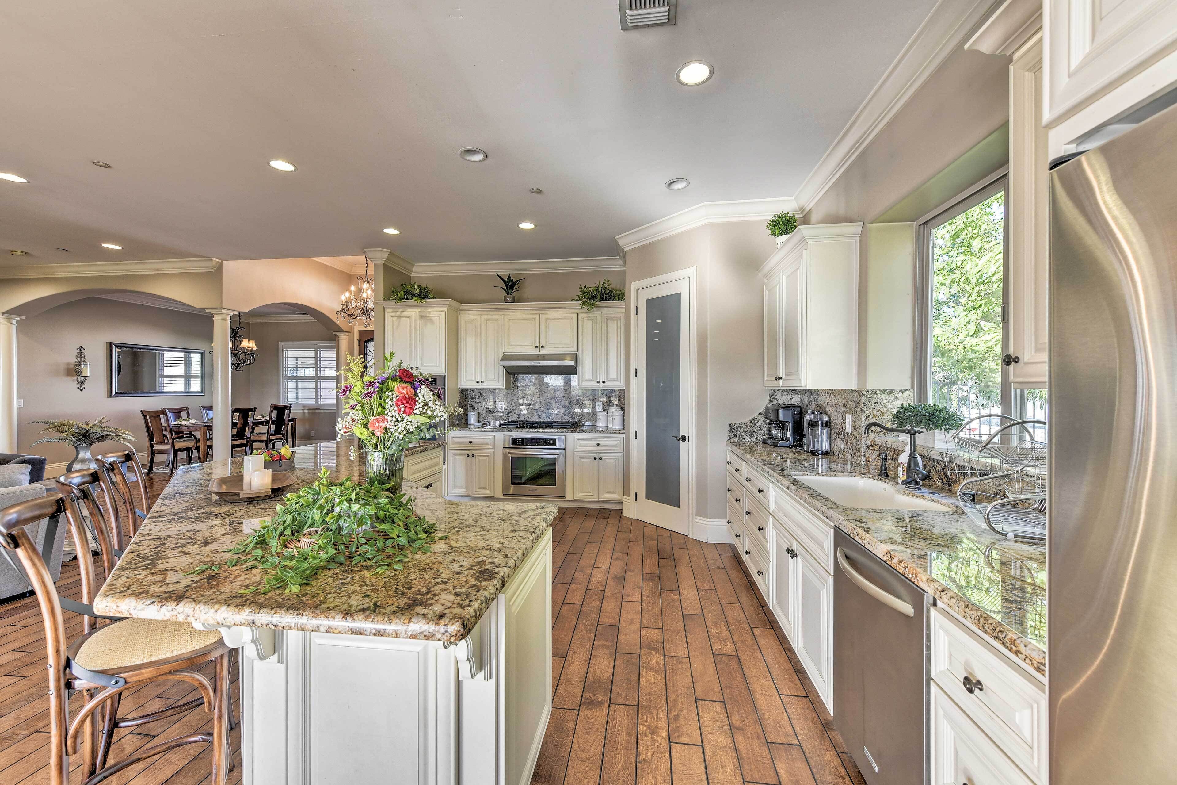 House (5 Bedrooms) | Interior