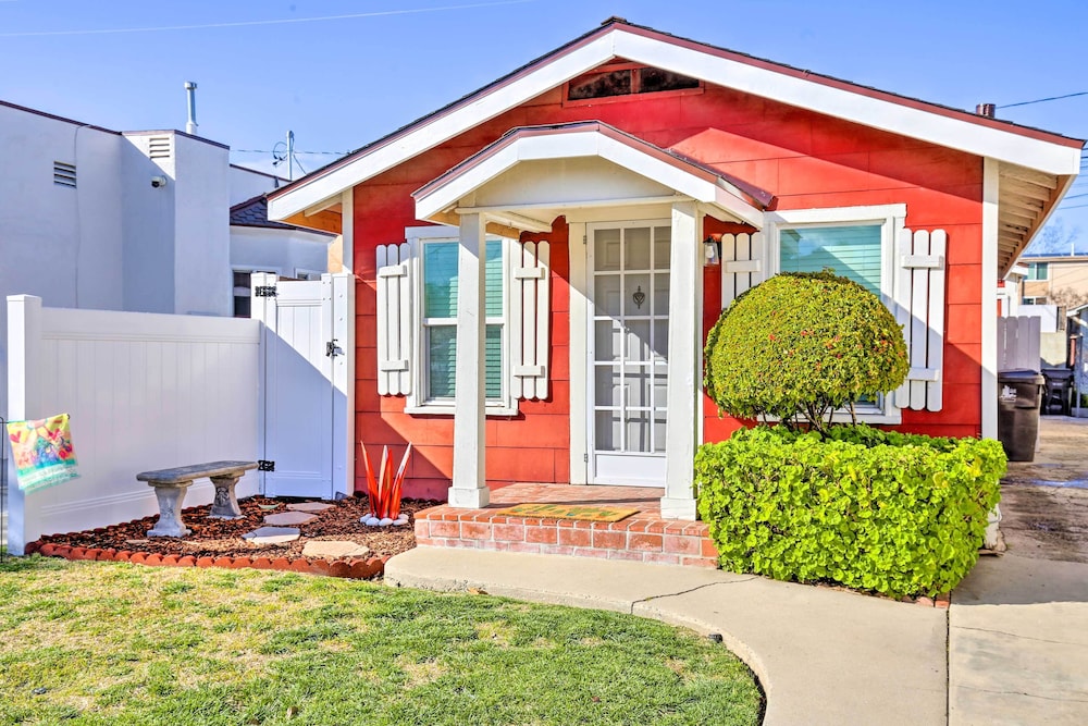 8 Mi To Aquarium: Long Beach Bungalow W/ Patio! - Los Angeles, CA