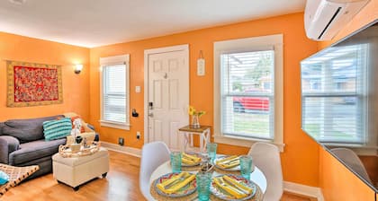 8 Mi to Aquarium: Long Beach Bungalow w/ Patio!