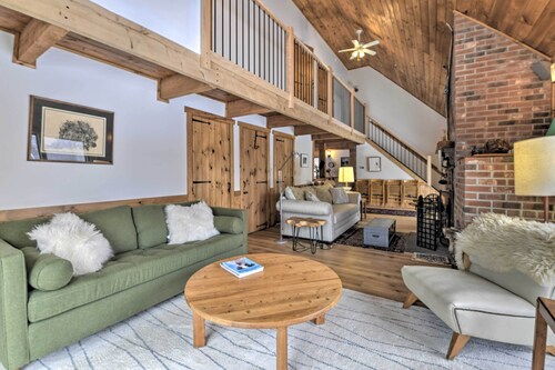 Upscale Montgomery Cabin, Near Jay Peak Resort!