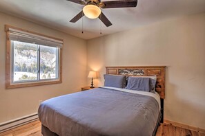 Apartment (2 Bedrooms) | Interior - Blue River Condo w/ Views - 5 Mi to Breckenridge! (Breckenridge)
