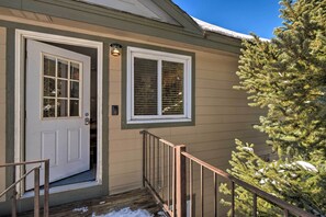 Apartment (2 Bedrooms) | Interior - Blue River Condo w/ Views - 5 Mi to Breckenridge! (Breckenridge)