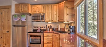 Blue River Condo w/ Views - 5 Mi to Breckenridge!