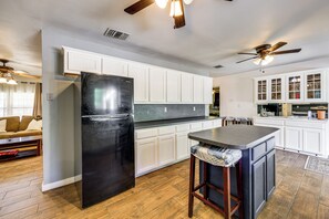 House (3 Bedrooms) | Interior - Charming Lake Retreat w/ Patio & Boat Parking! (Canyon Lake)
