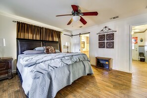 House (3 Bedrooms) | Interior - Charming Lake Retreat w/ Patio & Boat Parking! (Canyon Lake)