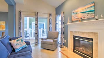 TV, fireplace