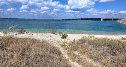 Cozy Canyon Lake Cottage: 1 Mi to Guadalupe River!