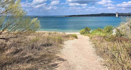 Cozy Canyon Lake Cottage: 1 Mi to Guadalupe River!