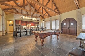 Interior - Lakeview Escape w/ Hot Tub, 1 Mi to Canyon Lake (Canyon Lake)