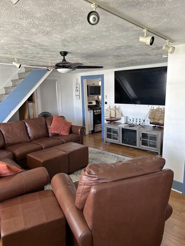 Smart TV, fireplace, table football