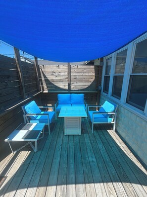 Terrace/patio - Captain Whittaker’s House - Prime Location in the heart of  Downtown New Buffalo (New Buffalo)