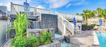 1/4 Mi to Seawall: Relaxing Galveston Condo!