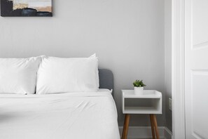 1 soverom, skrivebord, strykejern/-brett og wi-fi