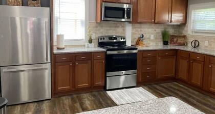 Cozy 3 BR & small fenced yard