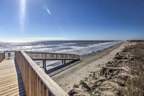 Oceanfront Condo w/ Pool in Galveston!