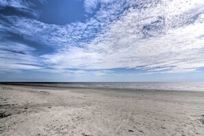 House (2 Bedrooms) | Interior - Steps to Sand: Galveston Beach Bungalow! (Galveston)