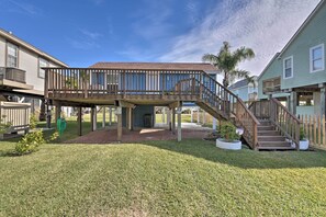 House (2 Bedrooms) | Interior - Steps to Sand: Galveston Beach Bungalow! (Galveston)