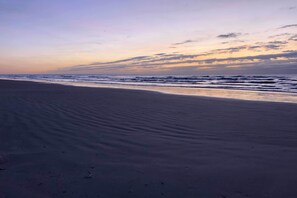 Interior - Walk to Beach & State Park! Bungalow in Galveston (Galveston)