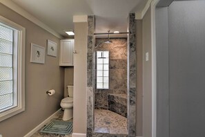 House (2 Bedrooms) | Interior - Walk to Beach & State Park! Bungalow in Galveston (Galveston)