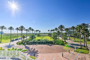Apartment (3 Bedrooms) | Interior - Gulf View + Beach Access: Galveston Resort Condo! (Galveston)