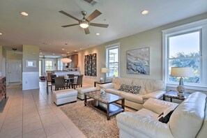 Apartment (3 Bedrooms) | Interior - Gulf View + Beach Access: Galveston Resort Condo! (Galveston)