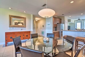 Apartment (3 Bedrooms) | Interior - Gulf View + Beach Access: Galveston Resort Condo! (Galveston)