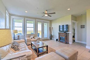 Apartment (3 Bedrooms) | Interior - Gulf View + Beach Access: Galveston Resort Condo! (Galveston)