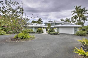 Exterior - Ocean-view Kailua-kona Escape w/ Private Pool! (Kailua-Kona)
