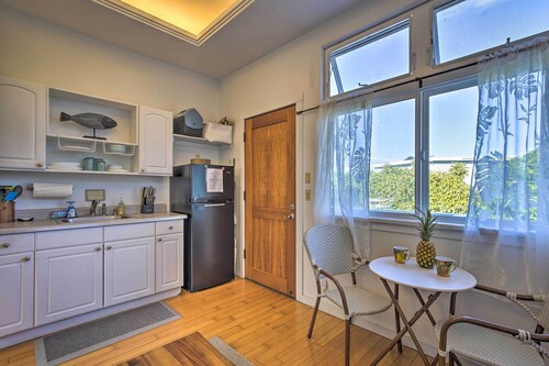 1 Mile to Magic Sands Beach: Kailua-kona Cottage