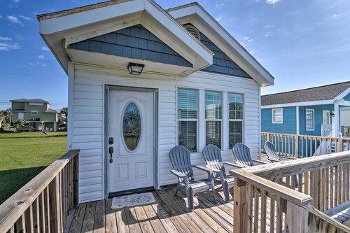 Steps to Beach! 'surf Cottage' in Galveston