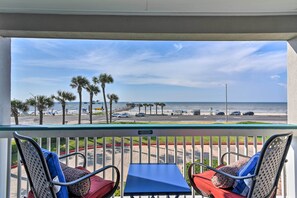 Apartment (1 Bedroom) | Front of property - Walk to Beach: Casa Del Mar Condo w/ Ocean Views! (Galveston)