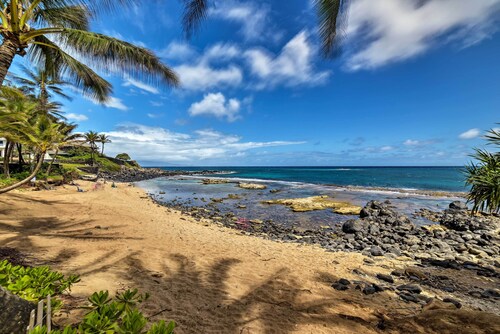 Condo w/ Lanai at Beginning of Road to Hana!