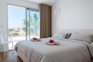 4 chambres, bureau, fer et planche à repasser, accès Internet