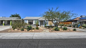 A modern residential house with a well-maintained garden, a clear pathway, and a street view. - Vintage Downtown Vegas Retreat < 3 Mi to Strip! (Las Vegas)