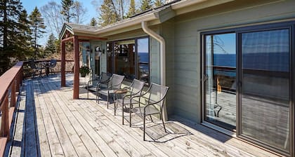 Heart of Superior Lake Cabin: 15 Mi to Lutsen Mtn!