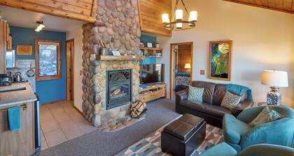 Heart of Superior Lake Cabin: 15 Mi to Lutsen Mtn!