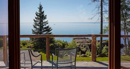 Heart of Superior Lake Cabin: 15 Mi to Lutsen Mtn!