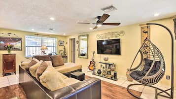 House (2 Bedrooms) | Front of property