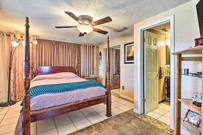 House (2 Bedrooms) | Interior - Unique Nokomis Home ~ 2 Mi to Beach Access! (Nokomis)