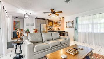 House (3 Bedrooms) | Interior