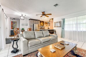 House (3 Bedrooms) | Interior