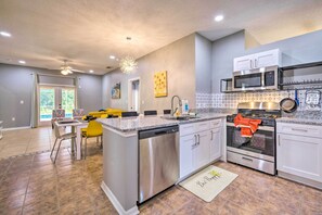 Interior - Sunny Clermont Retreat w/ Lanai: 12 Mi to Disney! (Clermont)