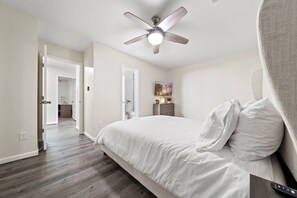 3 soverom, skrivebord, strykejern/-brett og wi-fi