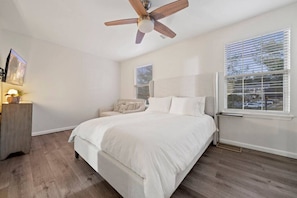 3 bedrooms, desk, iron/ironing board, WiFi