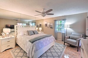 Apartment (3 Bedrooms) | Interior - Naples Condo w/ Enclosed Balcony & Lake Views! (Naples)