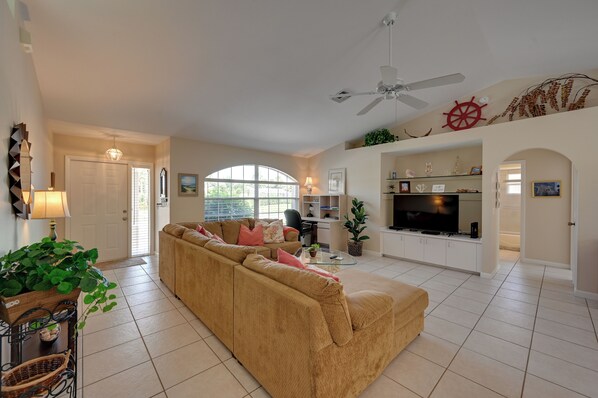 House (3 Bedrooms) | Interior