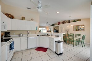 House (3 Bedrooms) | Interior