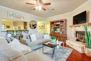 TV, fireplace, books, stereo - New Braunfels Home w/ Pool 2 Mi to Guadalupe River (New Braunfels)