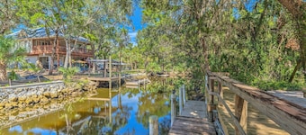 Canalfront Homosassa Escape w/ Private Dock!